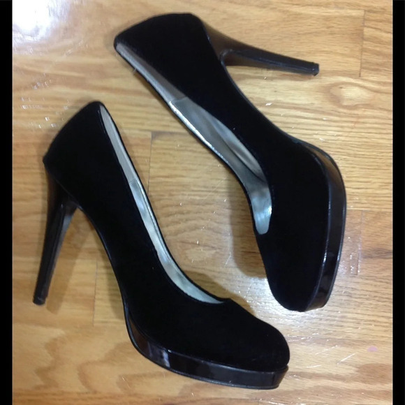 Victoria Secret Velour Heels Sz 8 Black - Picture 1 of 4